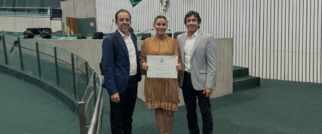 Grupo Portfolio celebra homenagem à gerente de projetos Marcele Arruda pelos serviços prestados ao Programa de Modernização do Judiciário do Ceará